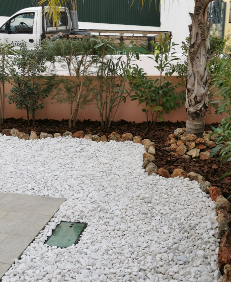 Instalação de relva e rega automática